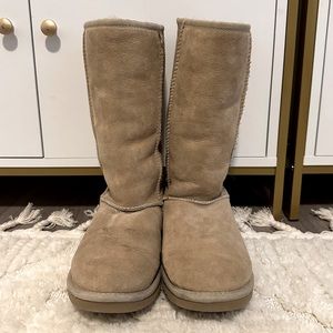 UGG Women’s Classic Tall Boot, Tan, Size 5